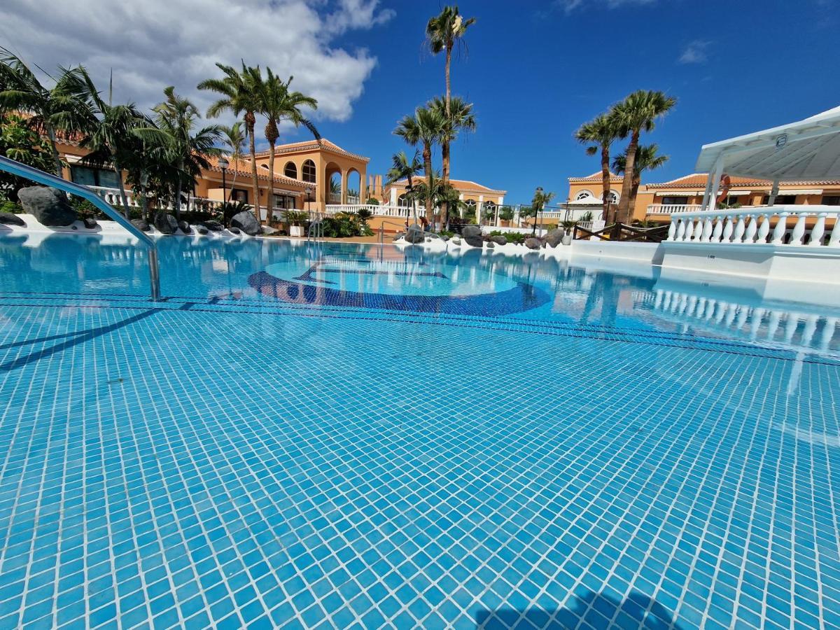 Seaside Haven: Vistas With Pool And Ocean Views Apartment Playa de las Americas (Tenerife)