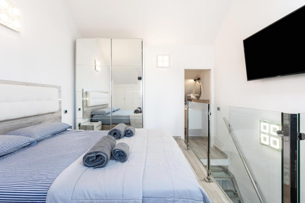 Seaside Haven: Vistas With Pool And Ocean Views Playa de las Americas (Tenerife)