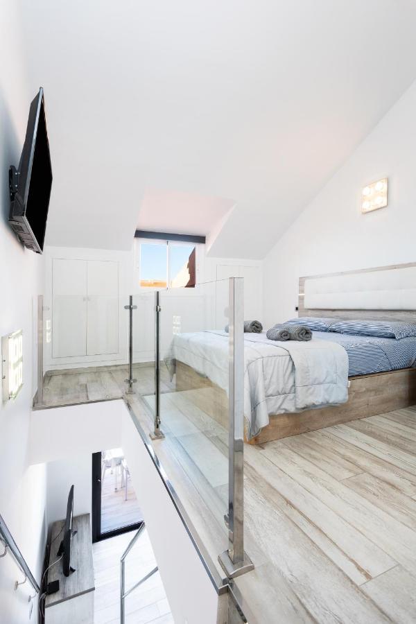 Playa Vistas With Breathtaking Sea View, Only 100 M To The Sea, Heated Pool, Aircondition For A Fee, Wifi Apartamento Playa de las Americas (Tenerife)