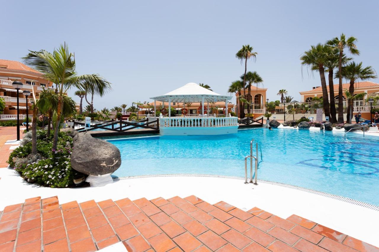 Seaside Haven: Vistas With Pool And Ocean Views Apartment